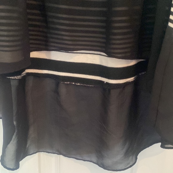 Studio Y Hi Lo Sleeveless Blouse - Picture 4 of 6